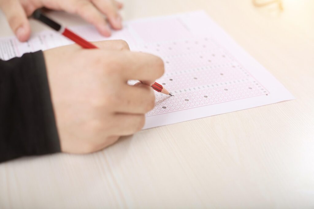 ¿Qué tipo de preguntas incluye el examen de un Auxiliar Administrativo del Estado?