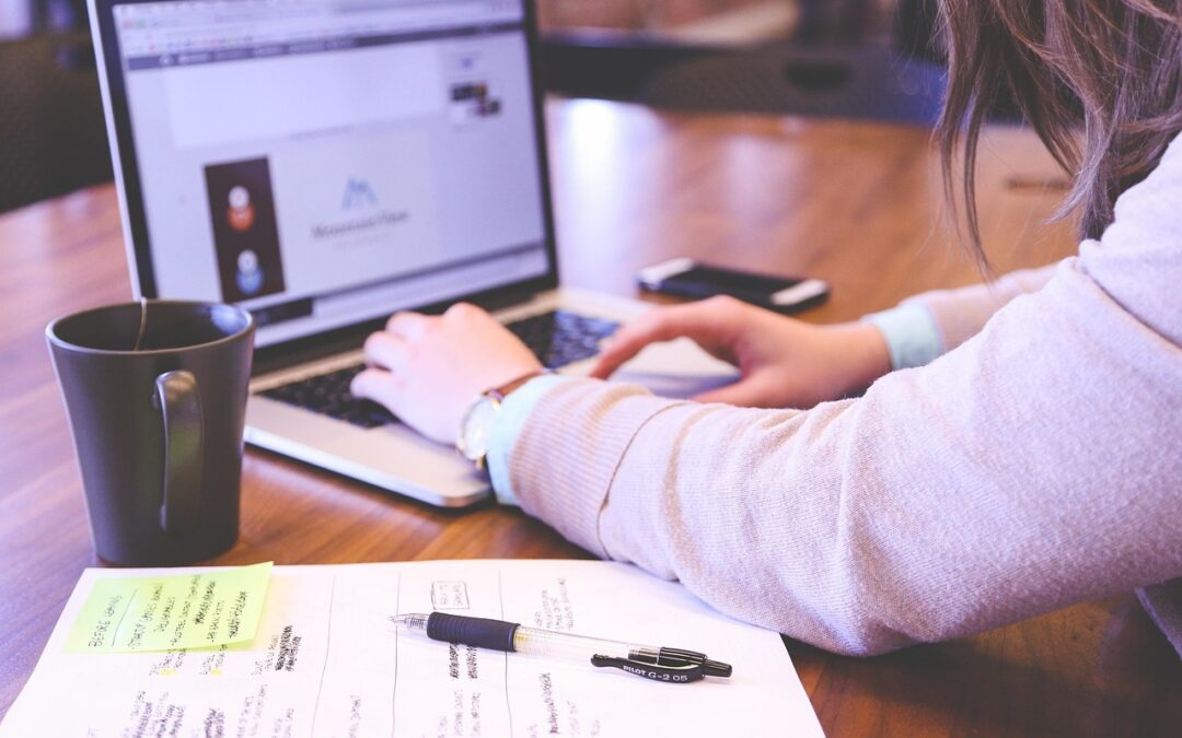 ¿Qué funciones realiza un Auxiliar Administrativo del Estado?